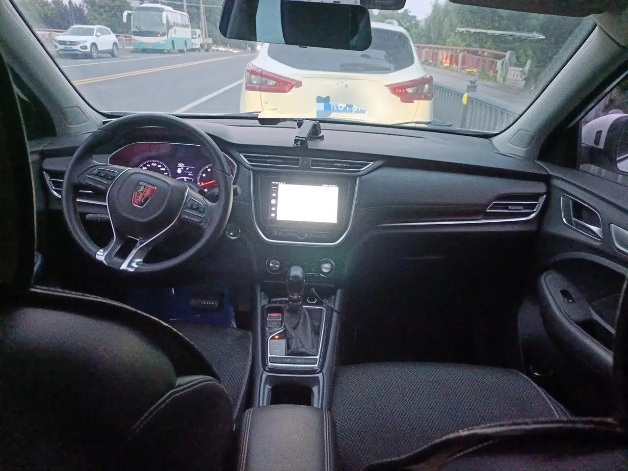 Roewe RX3 2018 1.6L CVT Internet Smart Edition — миниатюра 9