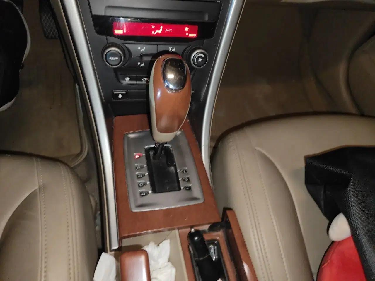 Roewe 550 2013 Classic Edition 550 1.8L Automatic Luxury Model — миниатюра 14