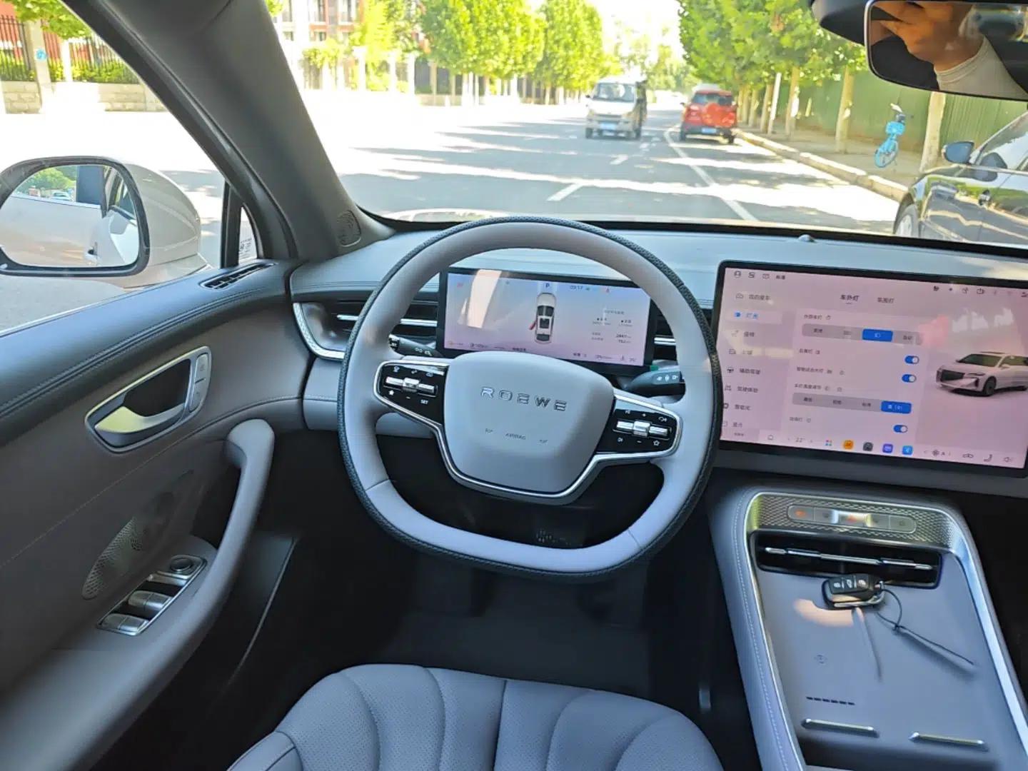 Roewe M7 DMH 2025 Model 160km Premium Version — миниатюра 13