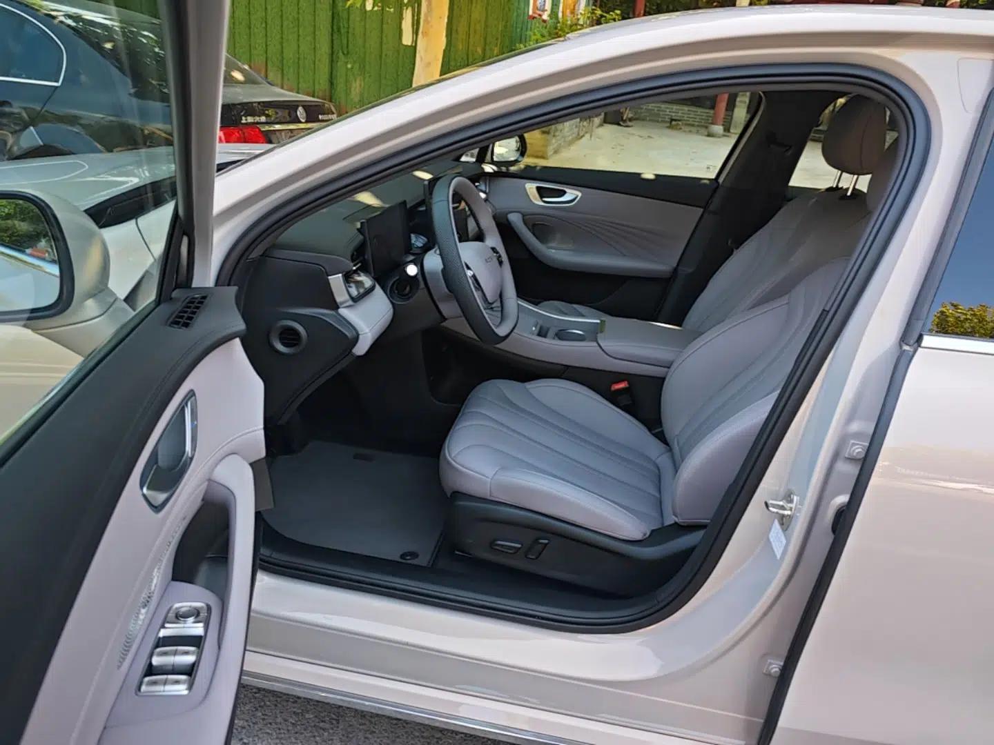 Roewe M7 DMH 2025 Model 160km Premium Version — миниатюра 18