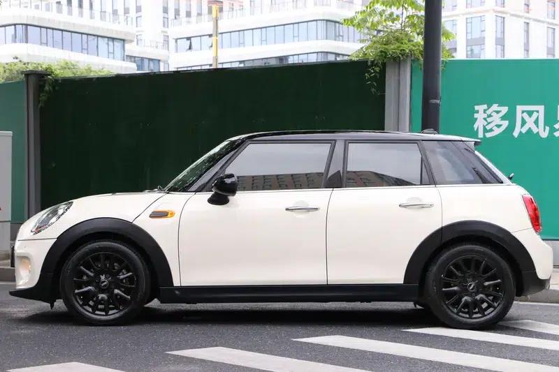 2016 MINI 1.5T COOPER 5-door version — миниатюра 4