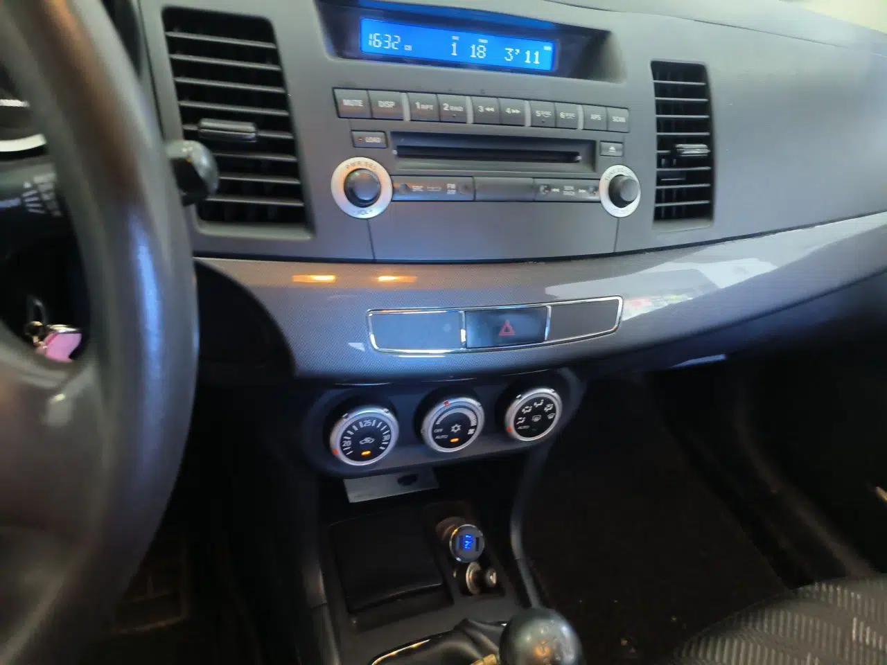 Mitsubishi Lancer EX 2013 Style Edition 1.6L Manual Classic Model — миниатюра 13