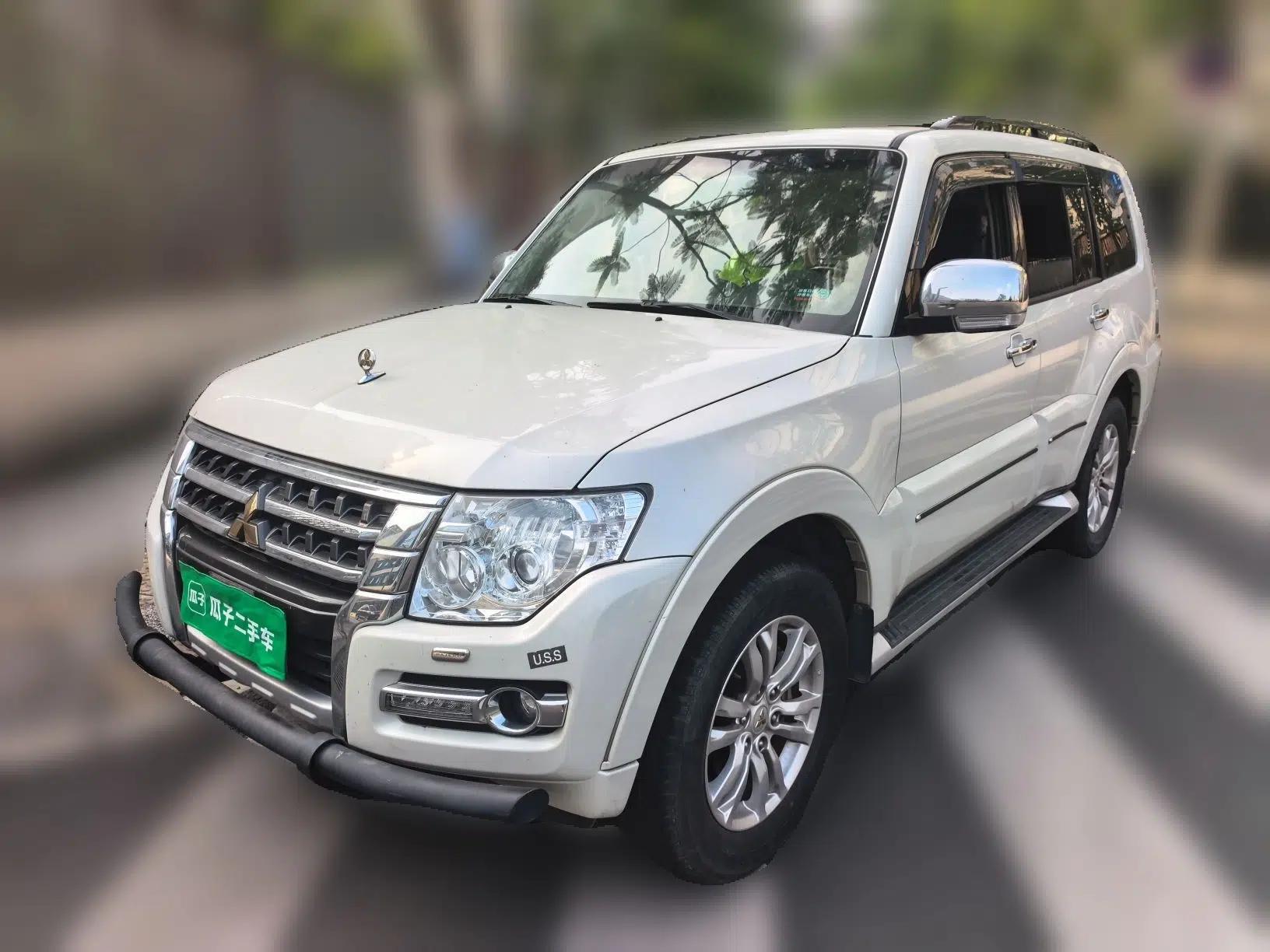 Mitsubishi Pajero Innova Pajero 3.8L Automatic Gasoline with Sunroof — миниатюра 1