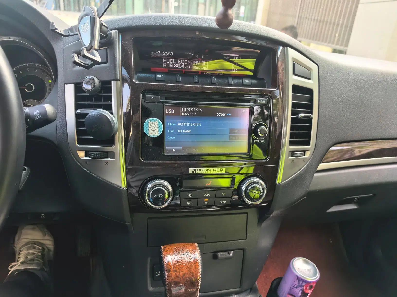 Mitsubishi Pajero Innova Pajero 3.8L Automatic Gasoline with Sunroof — миниатюра 13
