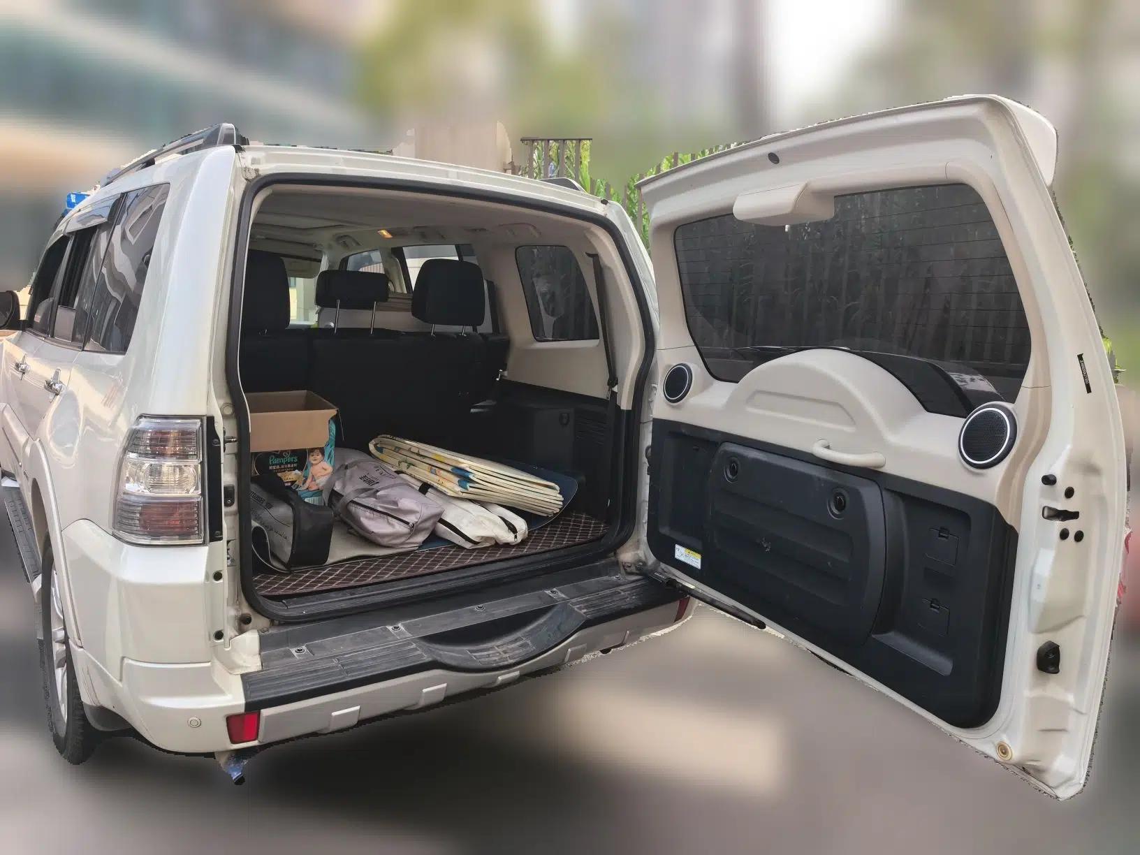 Mitsubishi Pajero Innova Pajero 3.8L Automatic Gasoline with Sunroof — миниатюра 19