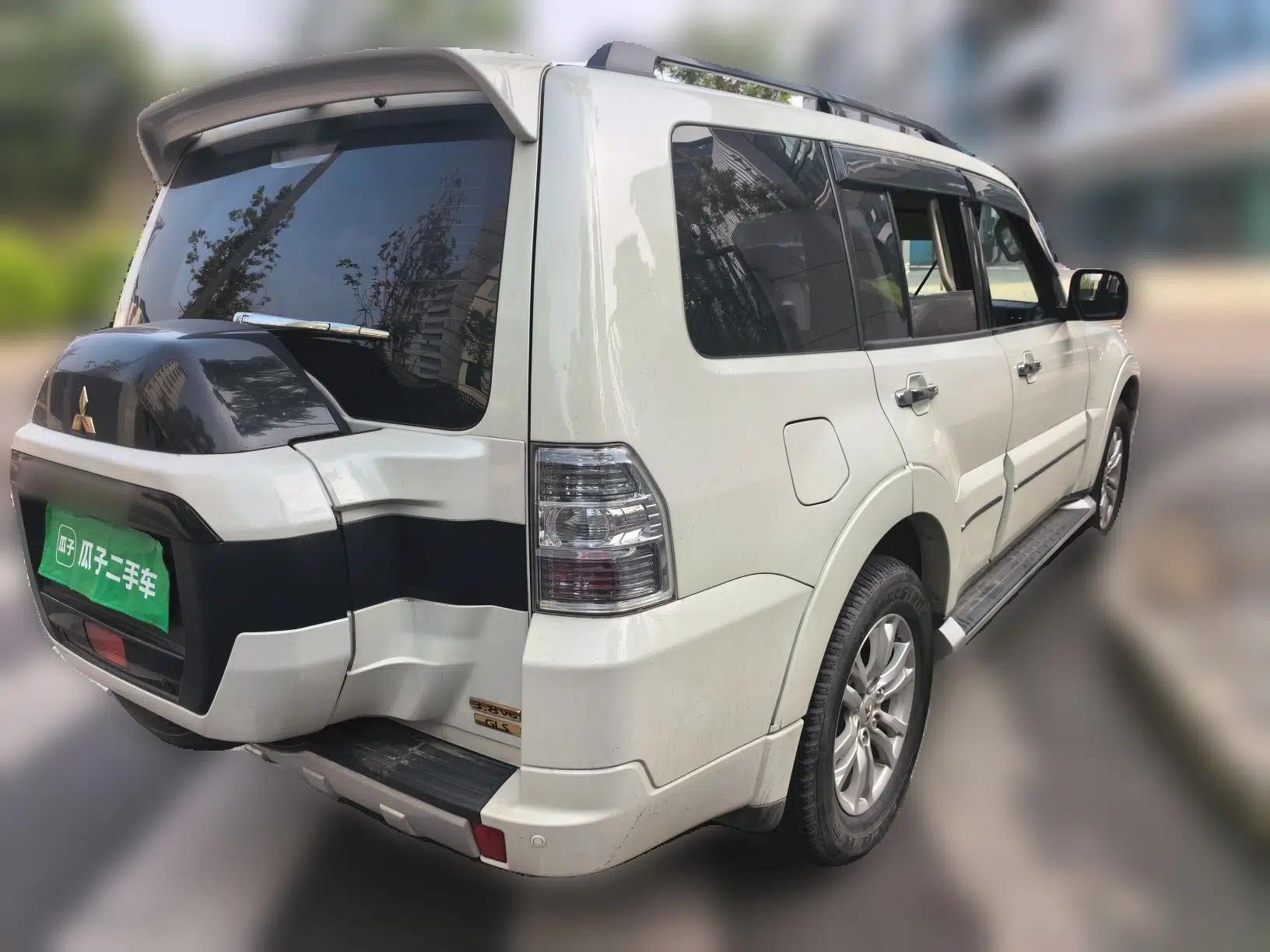 Mitsubishi Pajero Innova Pajero 3.8L Automatic Gasoline with Sunroof — миниатюра 6