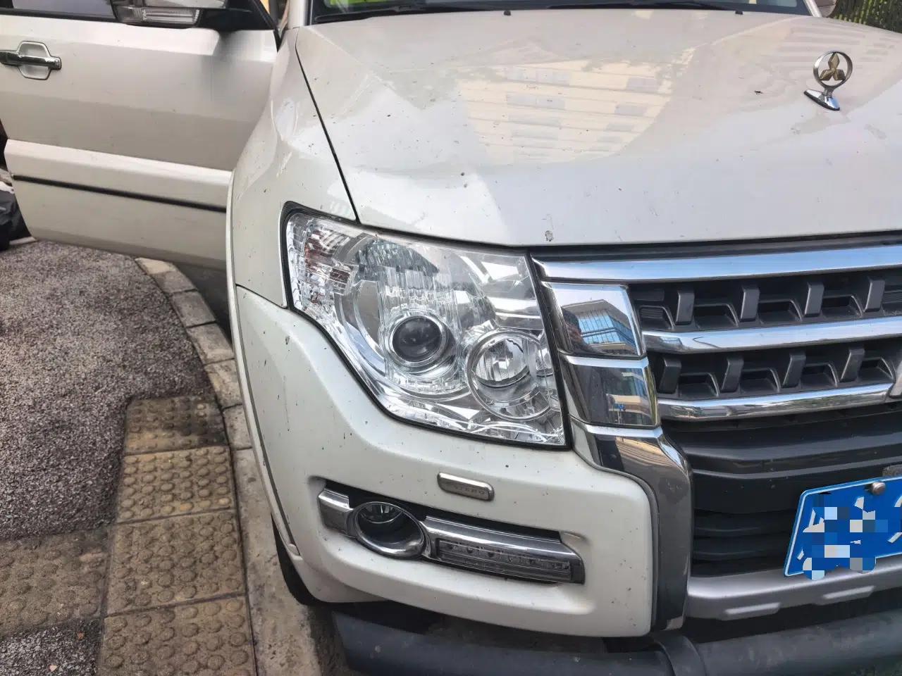 Mitsubishi Pajero Innova Pajero 3.8L Automatic Gasoline with Sunroof — миниатюра 7