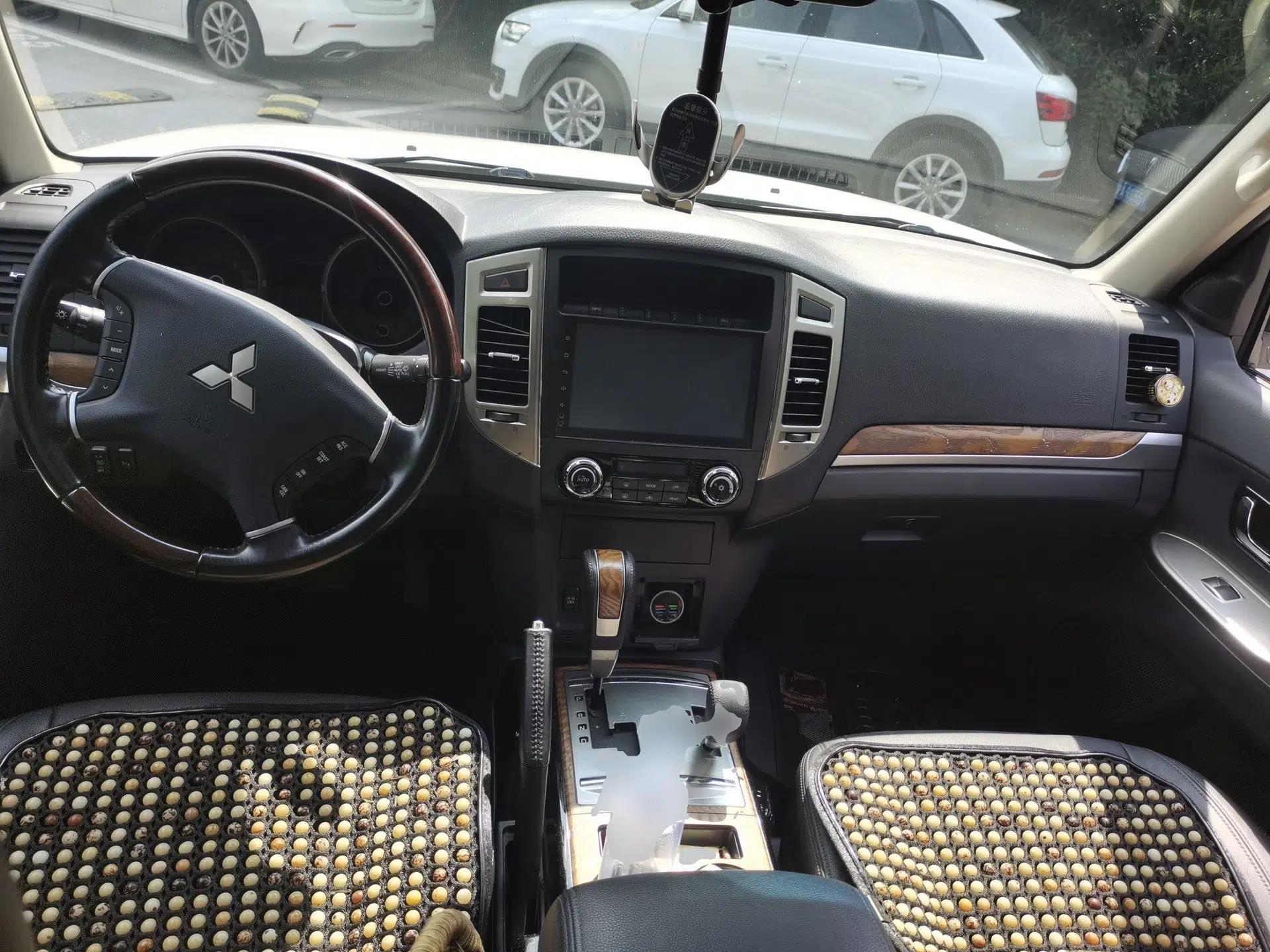 Mitsubishi Pajero 2016 3.0L Automatic Prestige Version China V Standard — миниатюра 9
