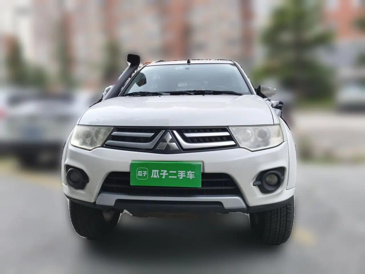 Mitsubishi Pajero Sport 2013 3.0L Automatic 4x4 Executive Edition — миниатюра 2