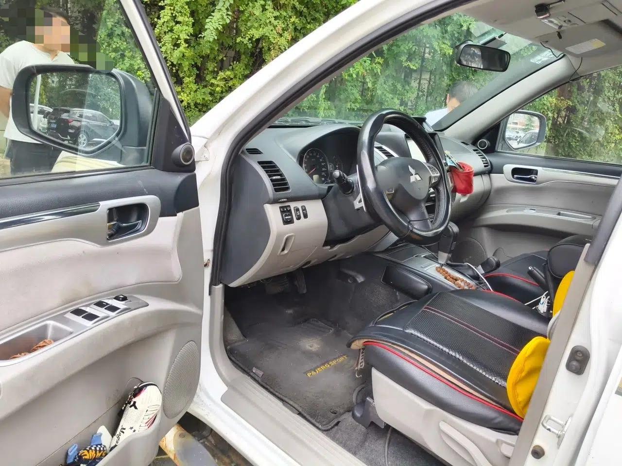 Mitsubishi Pajero Sport 2013 3.0L Automatic 4x4 Executive Edition — миниатюра 16