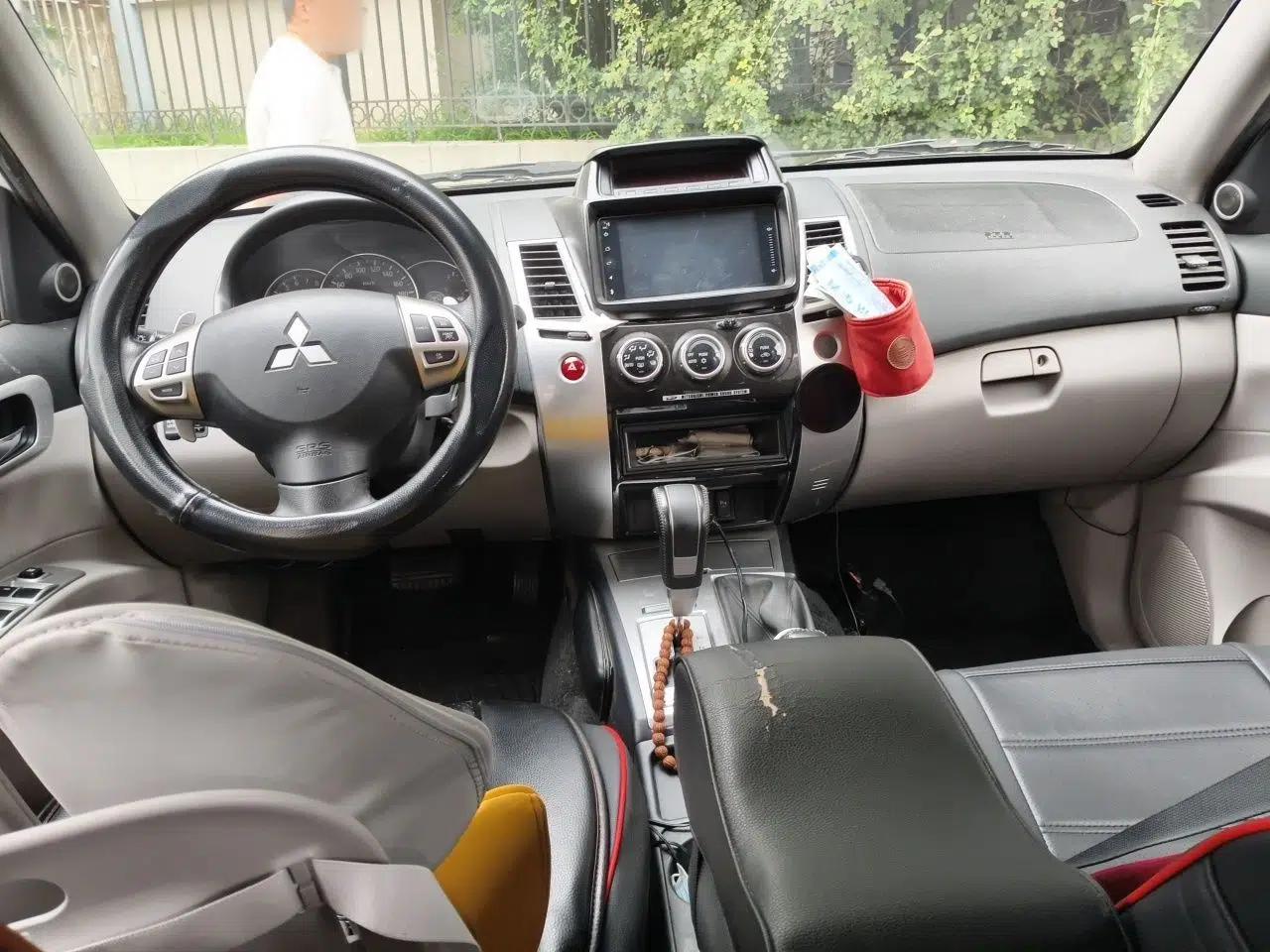 Mitsubishi Pajero Sport 2013 3.0L Automatic 4x4 Executive Edition — миниатюра 9