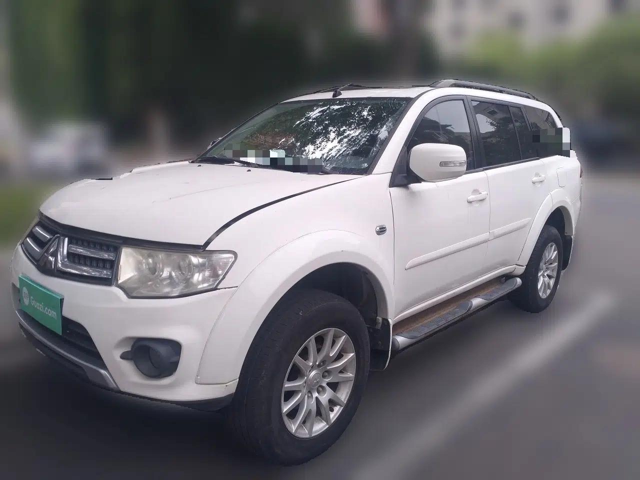 Mitsubishi Pajero Sport 2013 3.0L Automatic Two-Wheel Drive Luxury Edition — миниатюра 1
