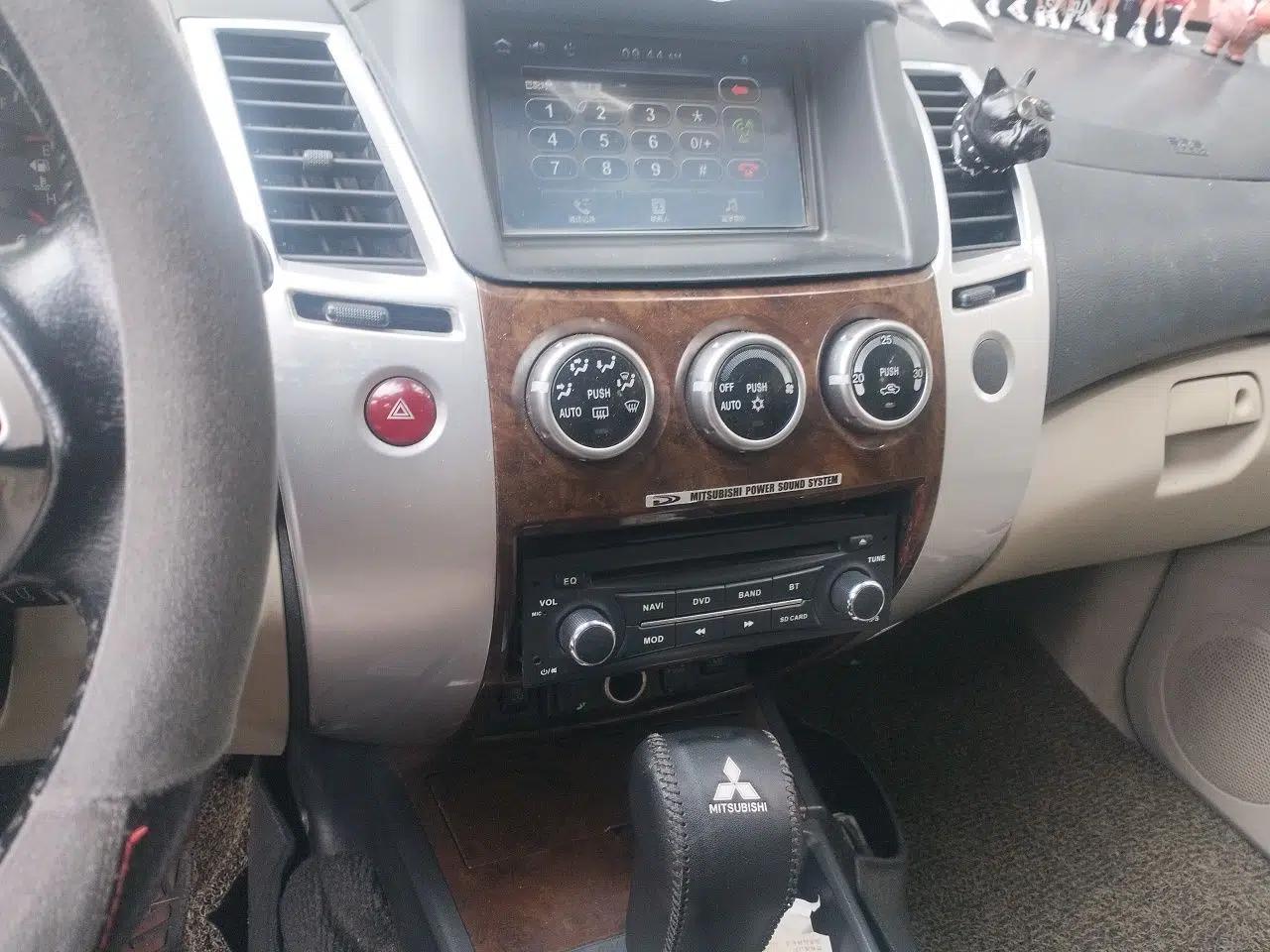 Mitsubishi Pajero Sport 2013 3.0L Automatic Two-Wheel Drive Luxury Edition — миниатюра 13