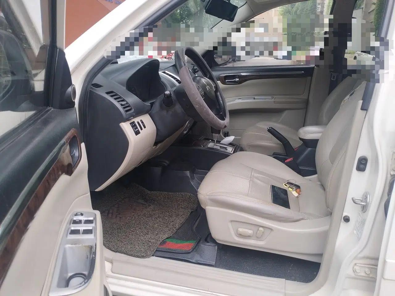 Mitsubishi Pajero Sport 2013 3.0L Automatic Two-Wheel Drive Luxury Edition — миниатюра 16