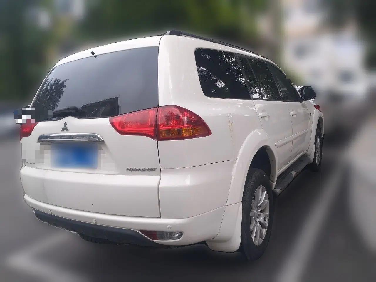 Mitsubishi Pajero Sport 2013 3.0L Automatic Two-Wheel Drive Luxury Edition — миниатюра 6