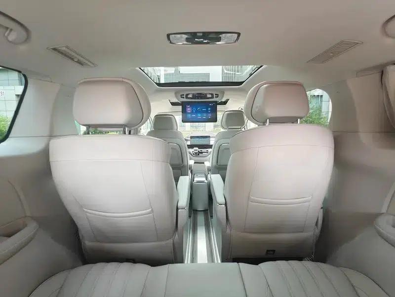 Roewe iMAX8 2023 400TGI Premium Edition — миниатюра 12
