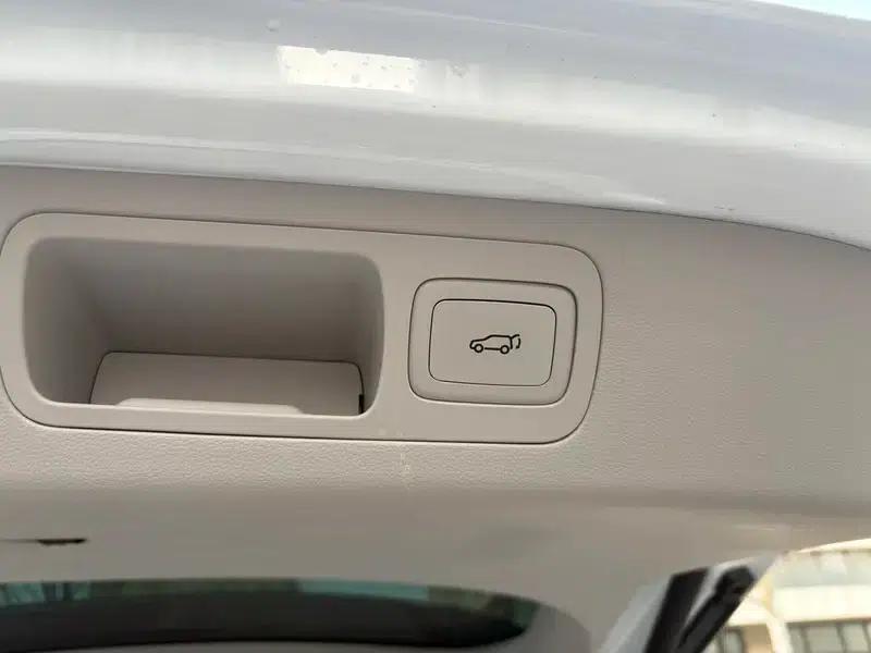 Roewe iMAX8 2021 400TGI Supreme Series Edition — миниатюра 10