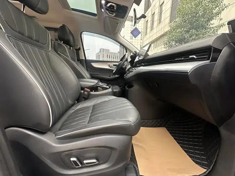 Roewe iMAX8 2022 400TGI Joyful Edition — миниатюра 21