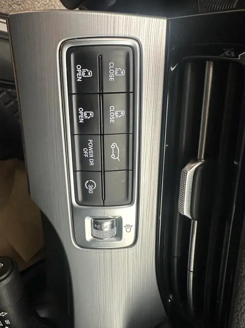 Roewe iMAX8 2022 400TGI Joyful Edition — миниатюра 10