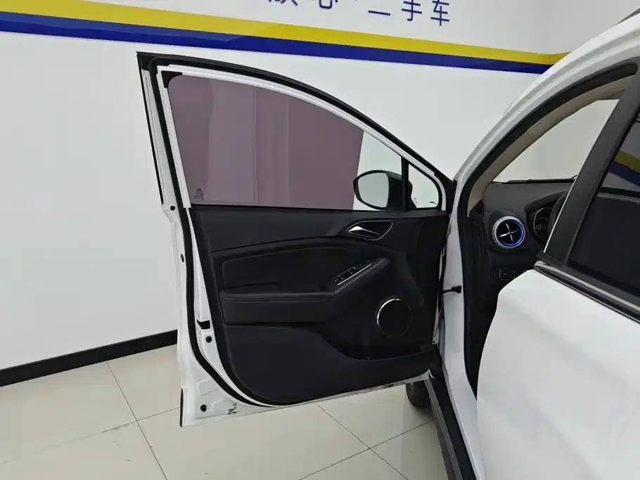 Yuan New Energy 2018 EV360 Smart Connected Cool Edition — миниатюра 7