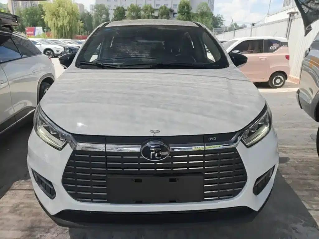 Yuan New Energy 2019 EV360 Smart Connected Comfort Edition — миниатюра 3