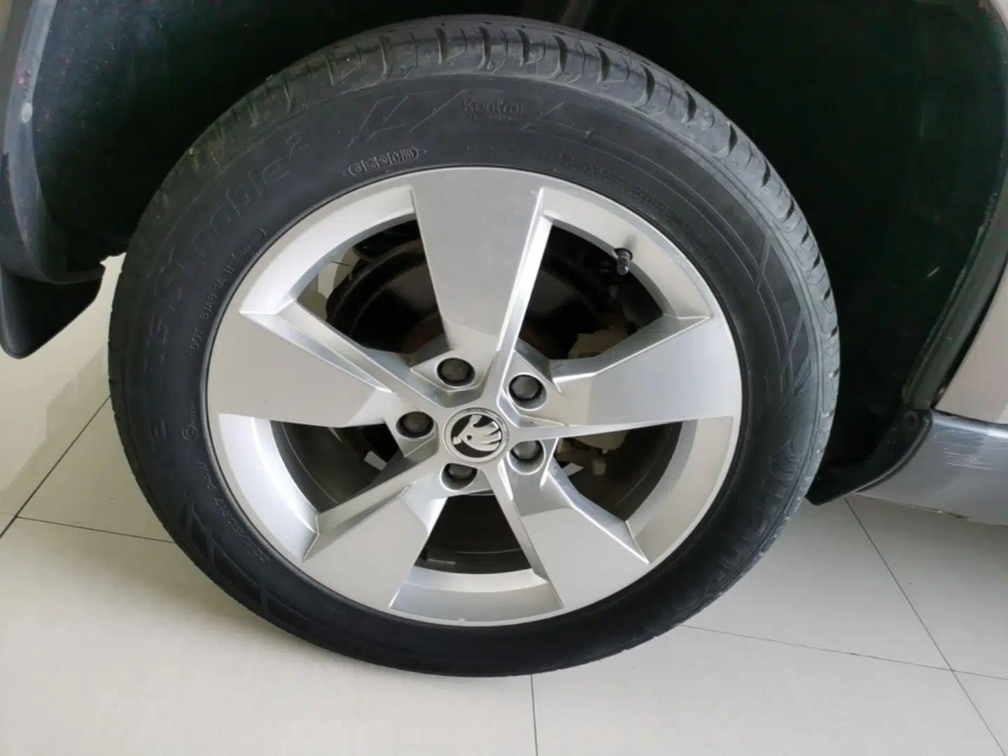 Skoda Yeti 2014 1.8TSI DSG Polar Edition — миниатюра 11