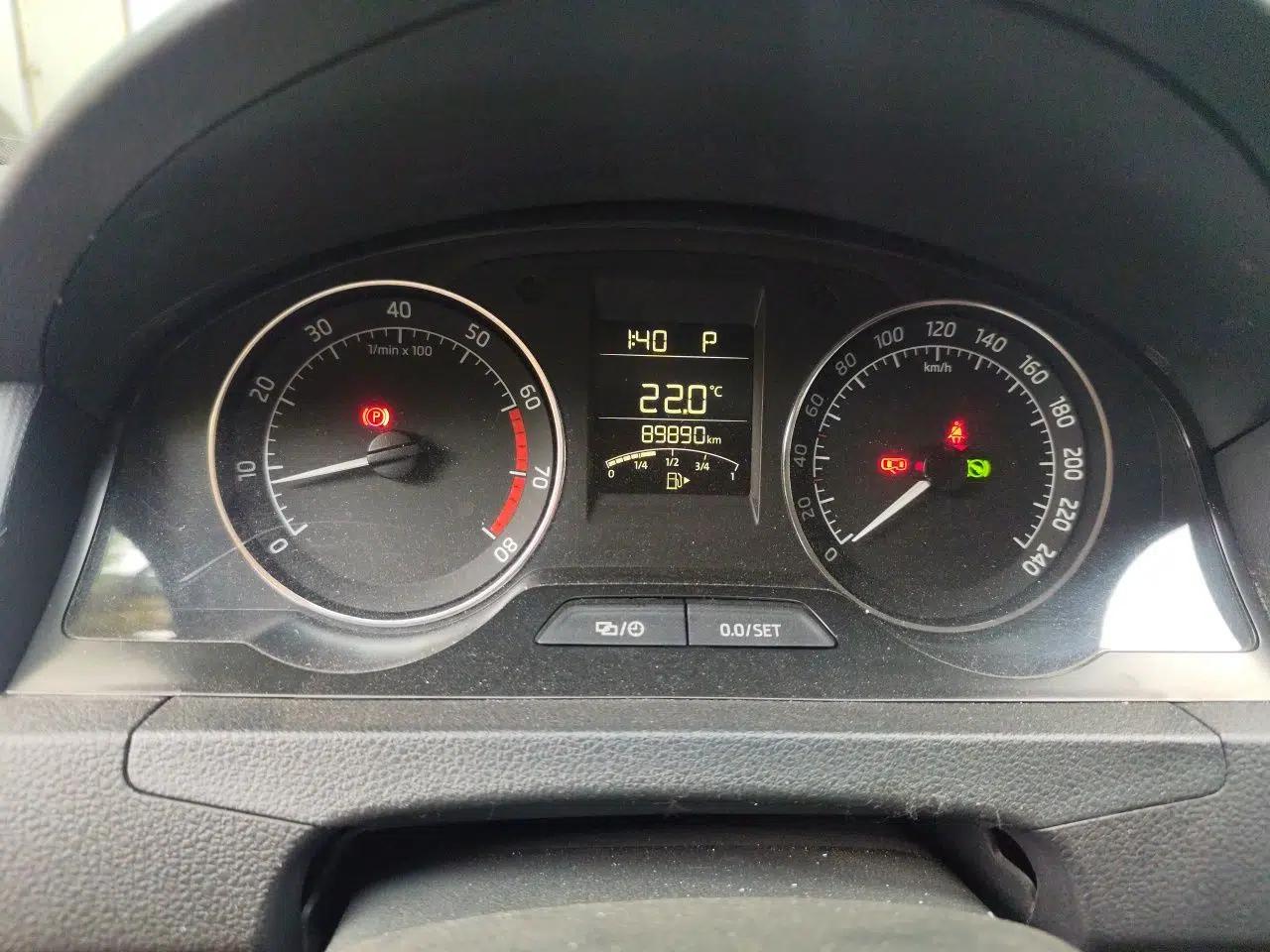 Skoda Rapid Spaceback 2016 Revised Version 1.6L Automatic Front-Drive Edition — миниатюра 11