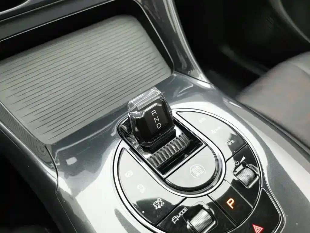 BYD e2 2024 Glory Edition Luxury Model — миниатюра 13