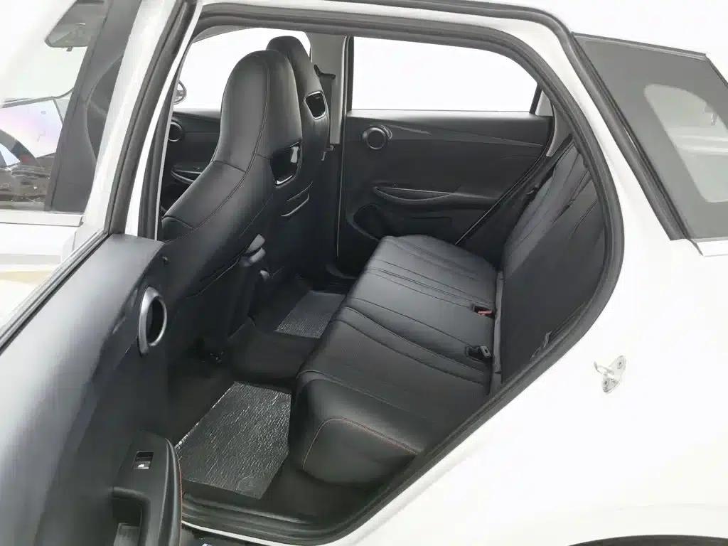 BYD e2 2024 Glory Edition Luxury Model — миниатюра 15