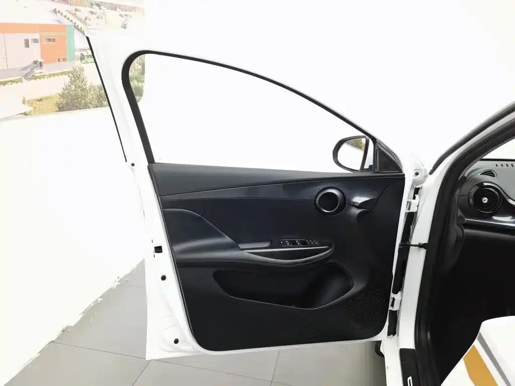 BYD e2 2024 Glory Edition Luxury Model — миниатюра 8