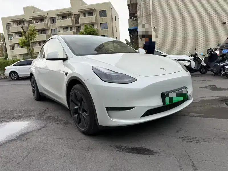 Model Y 2023 Long Range All-Wheel Drive — миниатюра 3