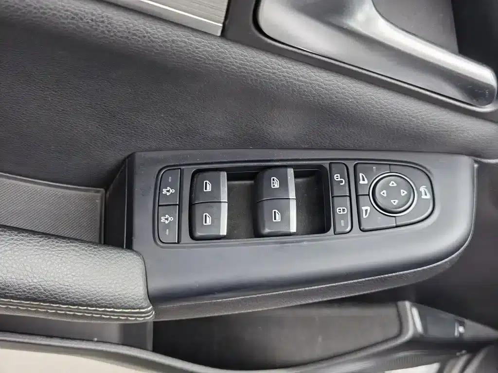 Tang 2018 2.0T Automatic Intelligent Connected Premium 7-seater National V Emission Standard — миниатюра 9