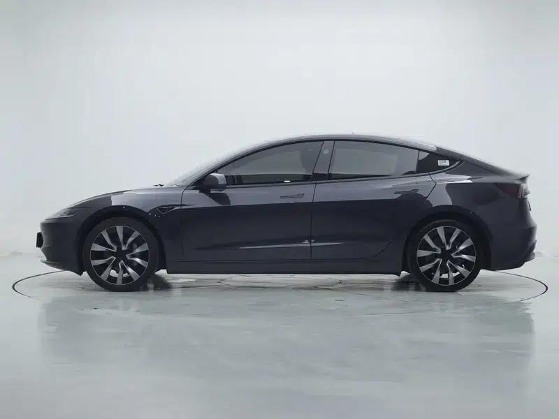 Model 3 2025 Rear-Wheel Drive — миниатюра 4