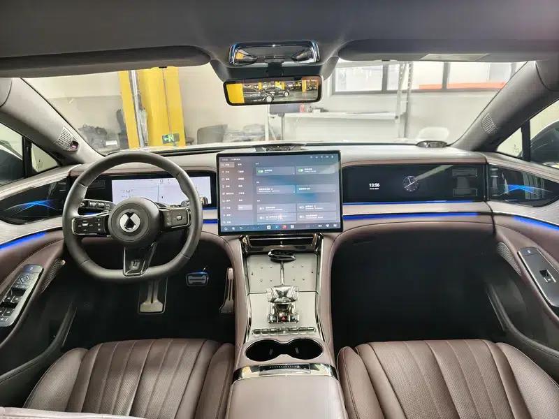 Denza Z9GT DM 2024 1100 AWD Max Edition — миниатюра 23