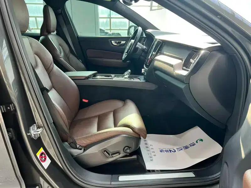 2022 Volvo XC60 PHEV T8 AWD Inscription Luxury Edition — миниатюра 14