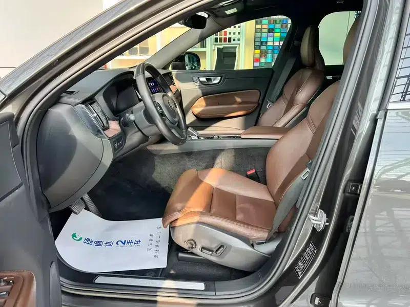 2022 Volvo XC60 PHEV T8 AWD Inscription Luxury Edition — миниатюра 24
