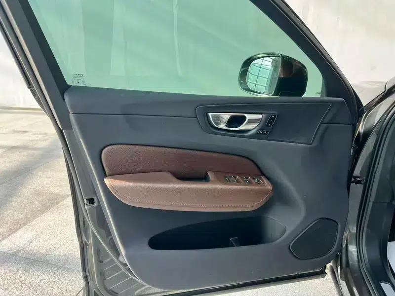 2022 Volvo XC60 PHEV T8 AWD Inscription Luxury Edition — миниатюра 27
