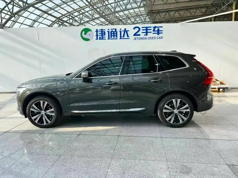2022 Volvo XC60 PHEV T8 AWD Inscription Luxury Edition — миниатюра 4