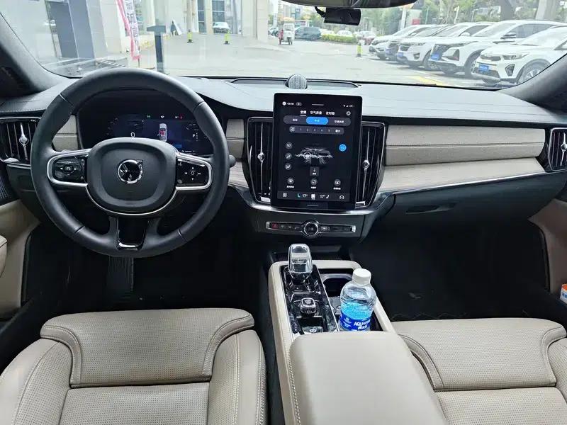 2026 Volvo S90 PHEV T8 AWD Long Range Smart Luxury Edition — миниатюра 9
