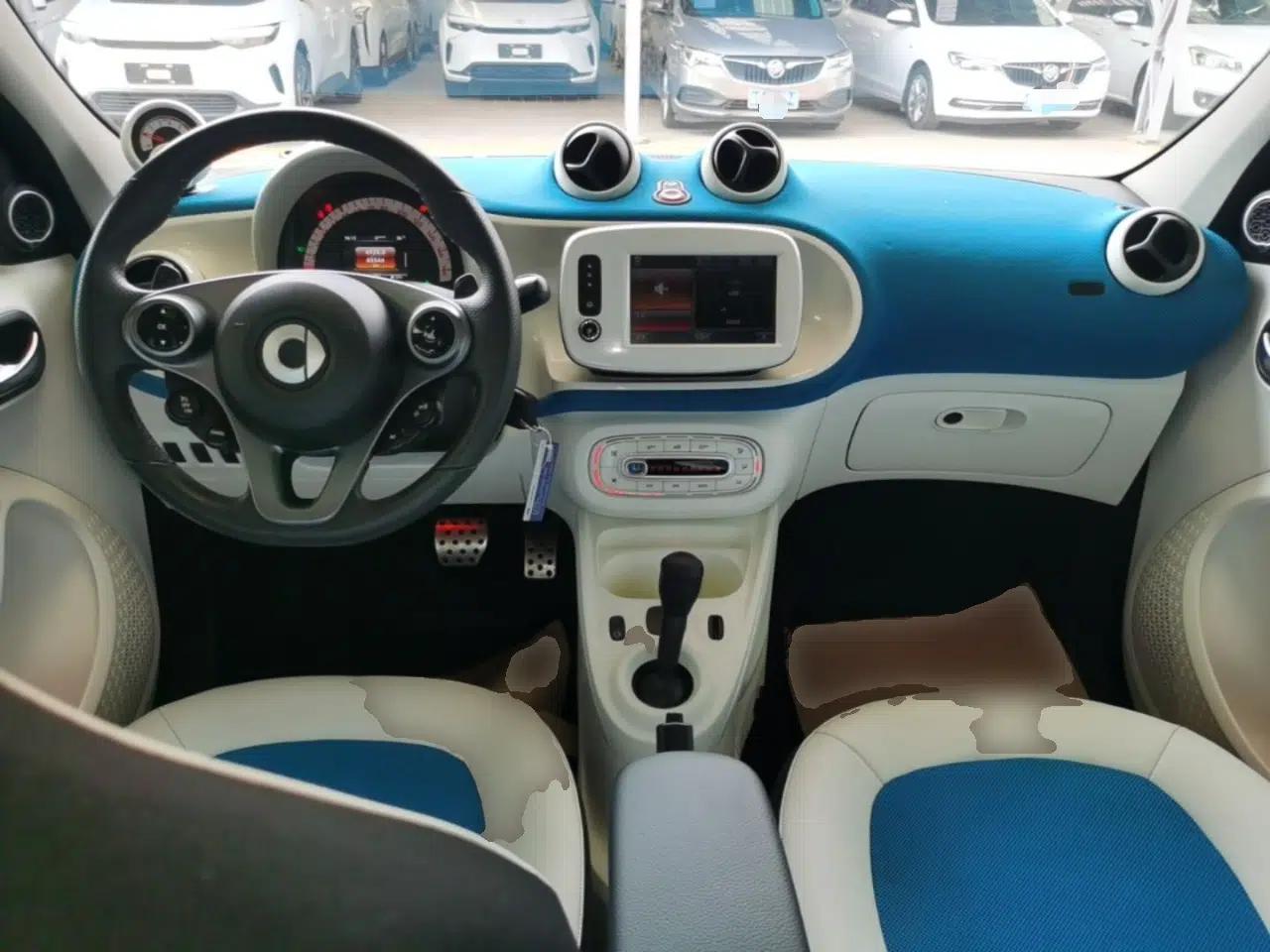 smart forfour 2016 0.9T 66 kW Ultimate Edition — миниатюра 12
