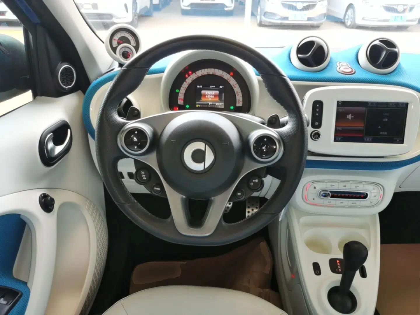 smart forfour 2016 0.9T 66 kW Ultimate Edition — миниатюра 13