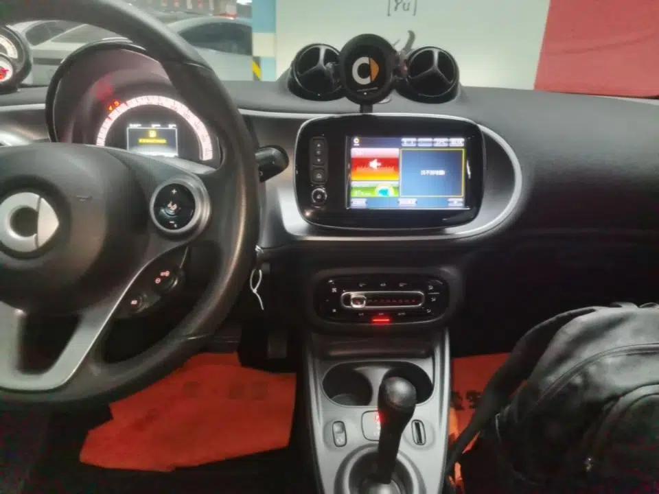smart forfour 2016 0.9T 66 kW Pioneer Edition — миниатюра 15