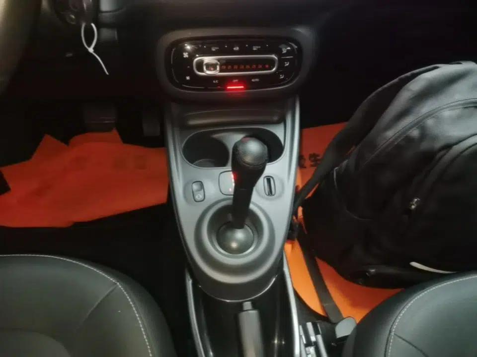 smart forfour 2016 0.9T 66 kW Pioneer Edition — миниатюра 16