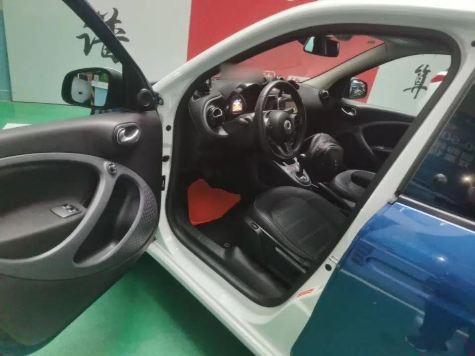 smart forfour 2016 0.9T 66 kW Pioneer Edition — миниатюра 18
