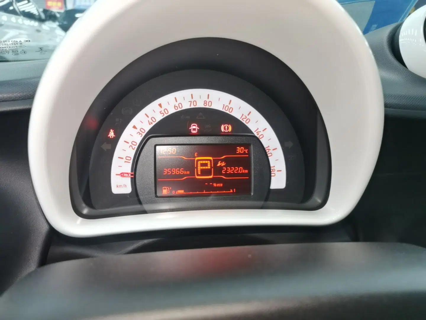 smart forfour 2018 1.0L 52 kW Dynamic Edition — миниатюра 14