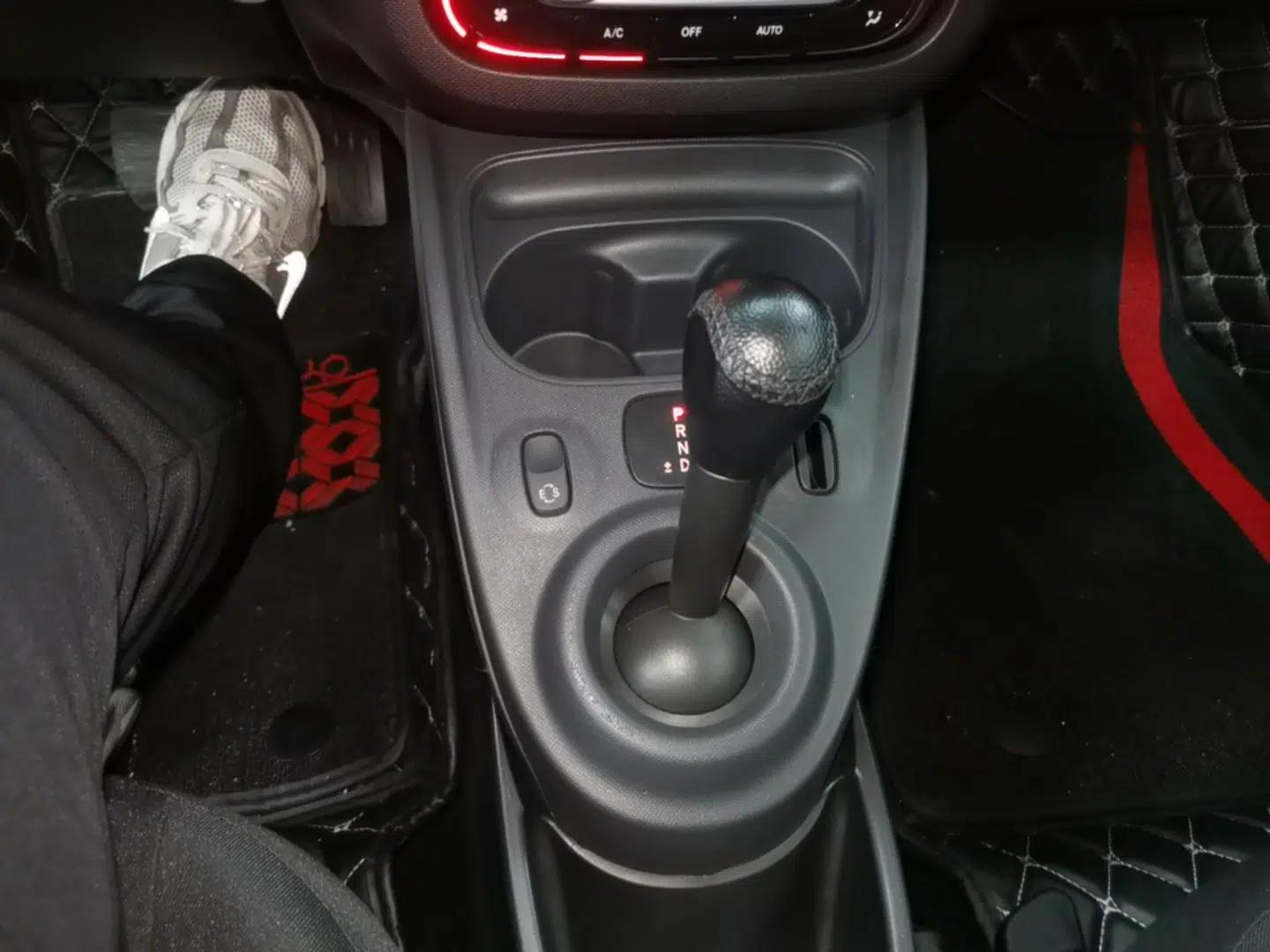 smart forfour 2018 1.0L 52 kW Dynamic Edition — миниатюра 16