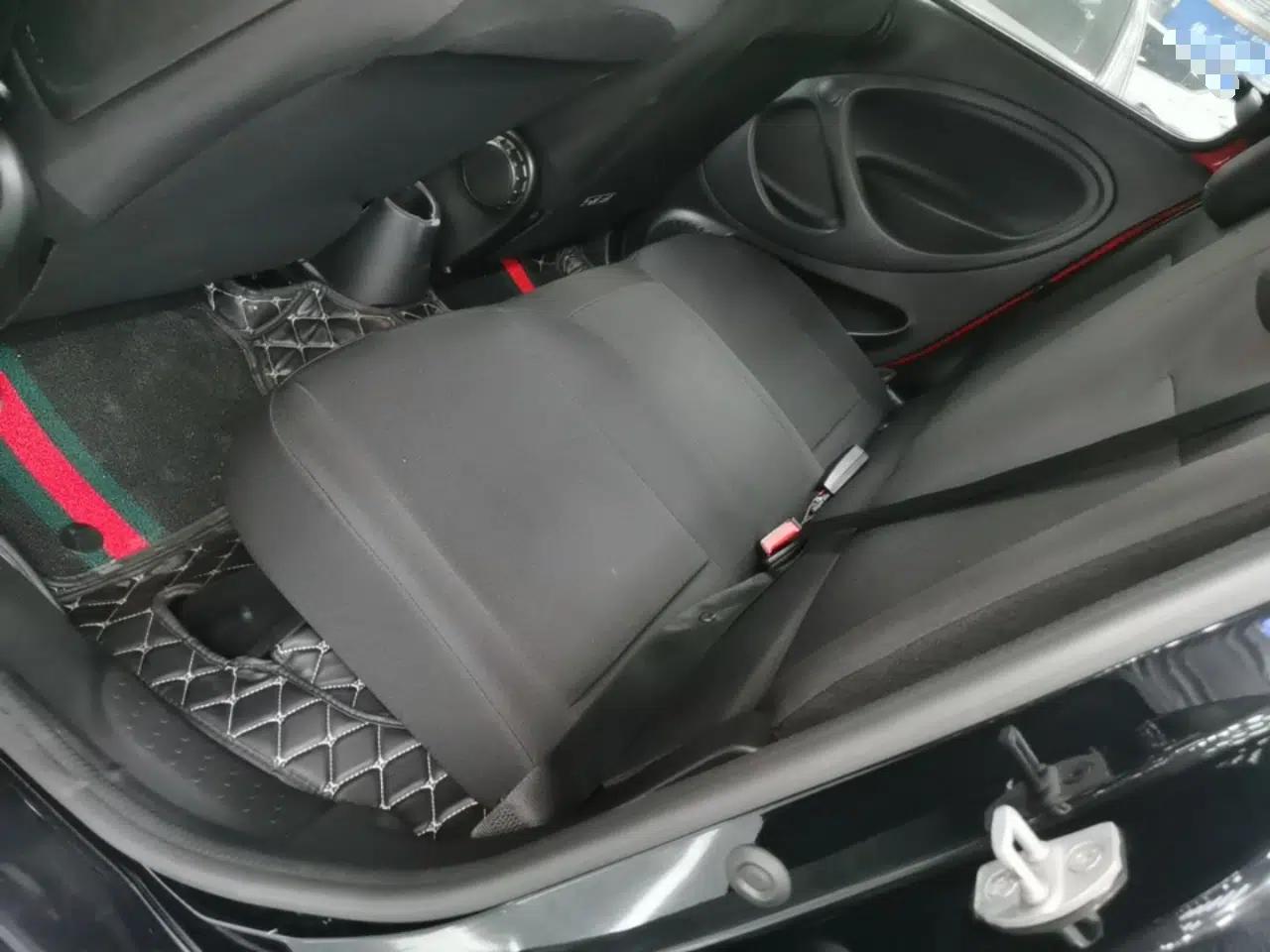 smart forfour 2018 1.0L 52 kW Dynamic Edition — миниатюра 20