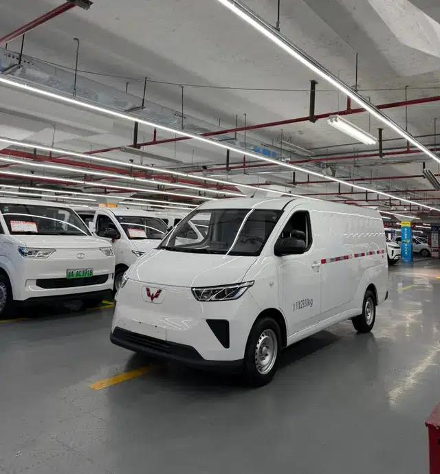 Wuling Yangguang 2024 Model 300km Comfort Edition with Closed Windows 60kW — миниатюра 1