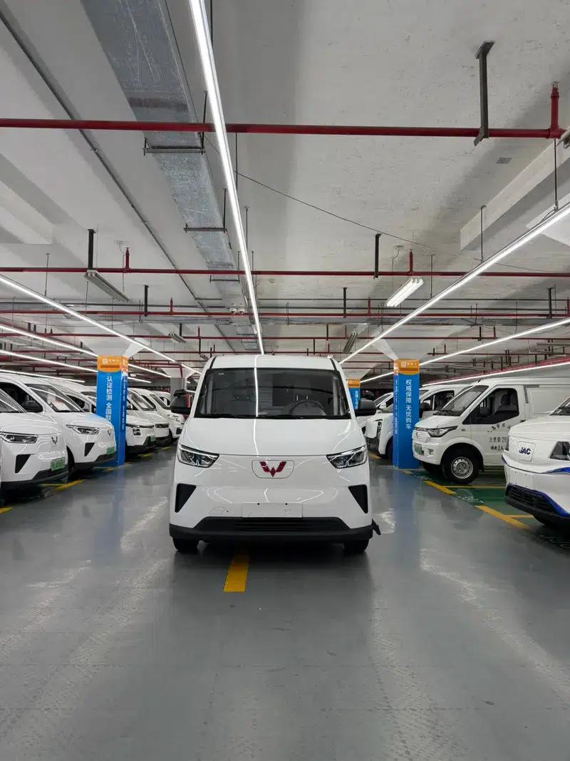 Wuling Yangguang 2024 Model 300km Comfort Edition with Closed Windows 60kW — миниатюра 2