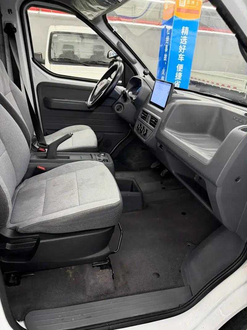 Wuling Yangguang 2024 Model 300km Comfort Edition with Closed Windows 60kW — миниатюра 11